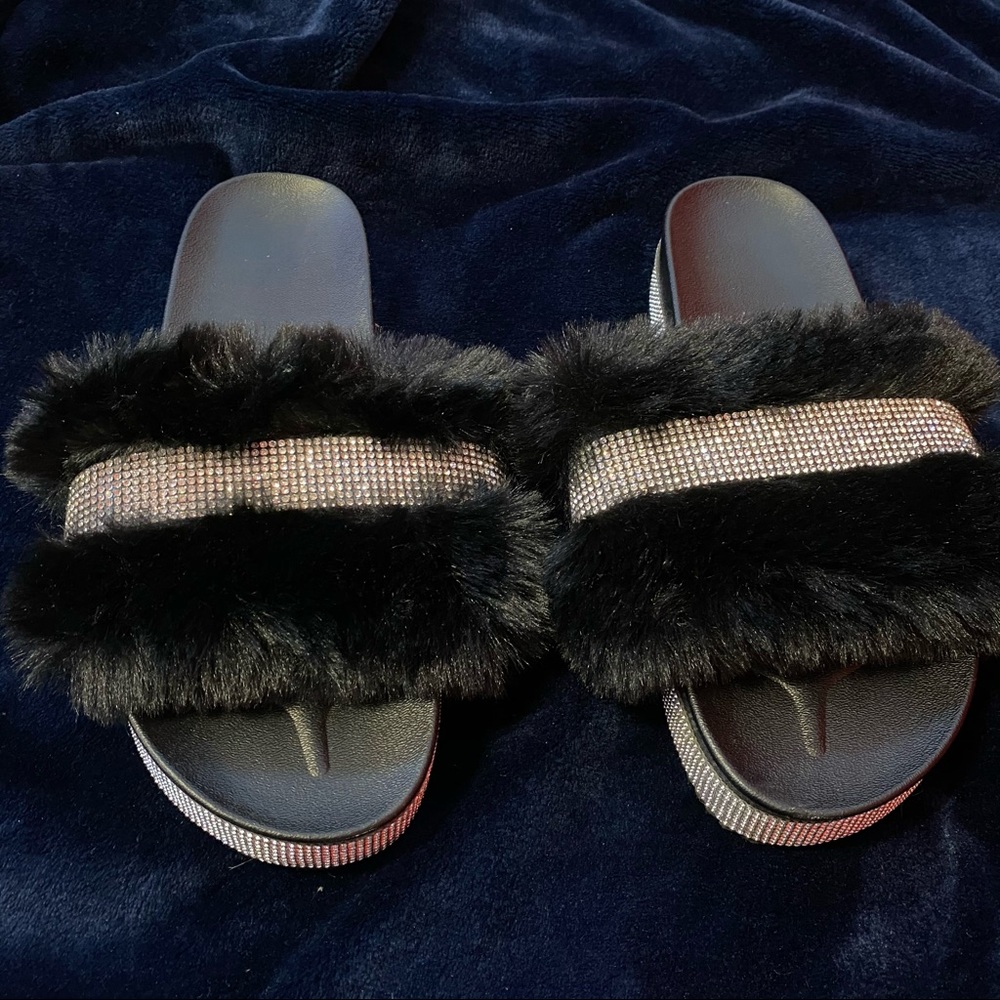 Rhinestone Black fluffy slides (Size 8)